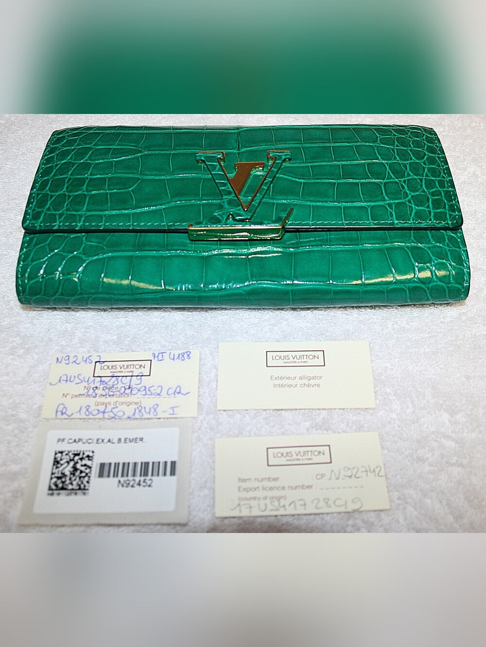 LV Green Crocodile Capucines Long Wallet. Louis Vuitton. NWT. Comes w/dust bag!